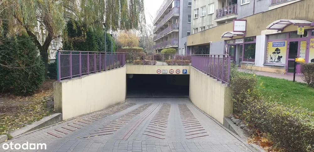 Wynajmę miejsce garażowe, Obrońców Tobruku 38, Warszawa — photo 1 of 3