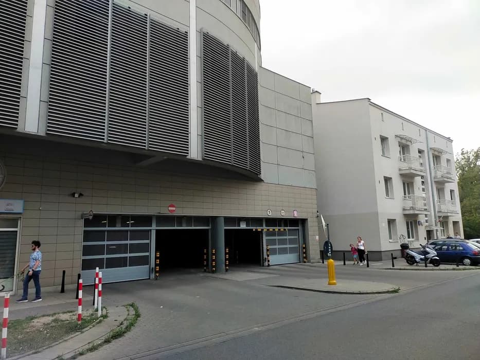 Miejsce Parkingowe Garaż Podziemny  Kobielska 23 — photo 1 of 2