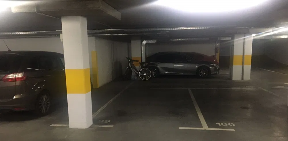 Do wynajęcia miejsce garażowe przy ul. Św. Wincentego 126E nieopodal stacji metra. — photo 1 of 1