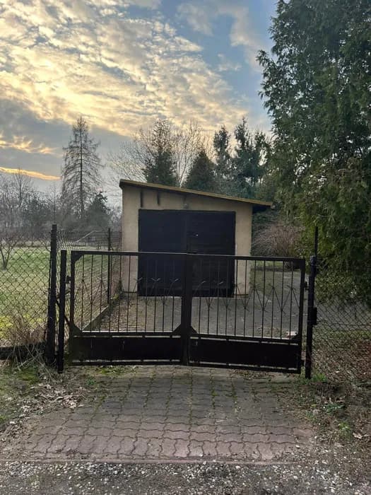 Garaż wolnostojacy plus miejsca postojowe  Warszawa Wawer wal miedzeszynski