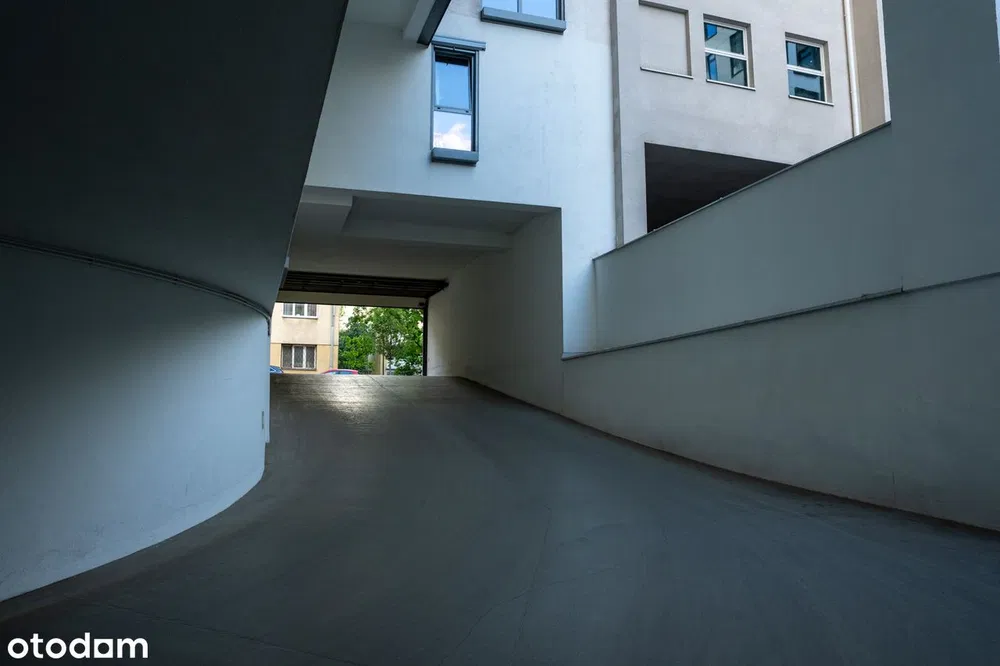 Miejsce parkingowe w garażu, Skierniewicka 14, Wola, blisko centrum — photo 1 of 10
