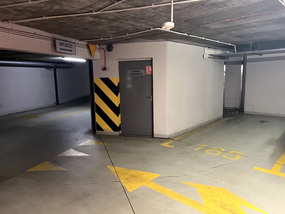 miejsce parkingowe — photo 1 of 3