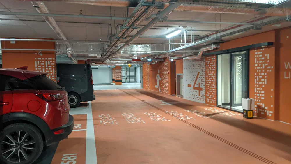 wynajem parking Rondo Daszynskiegho metro Towarowa Towers — photo 1 of 2