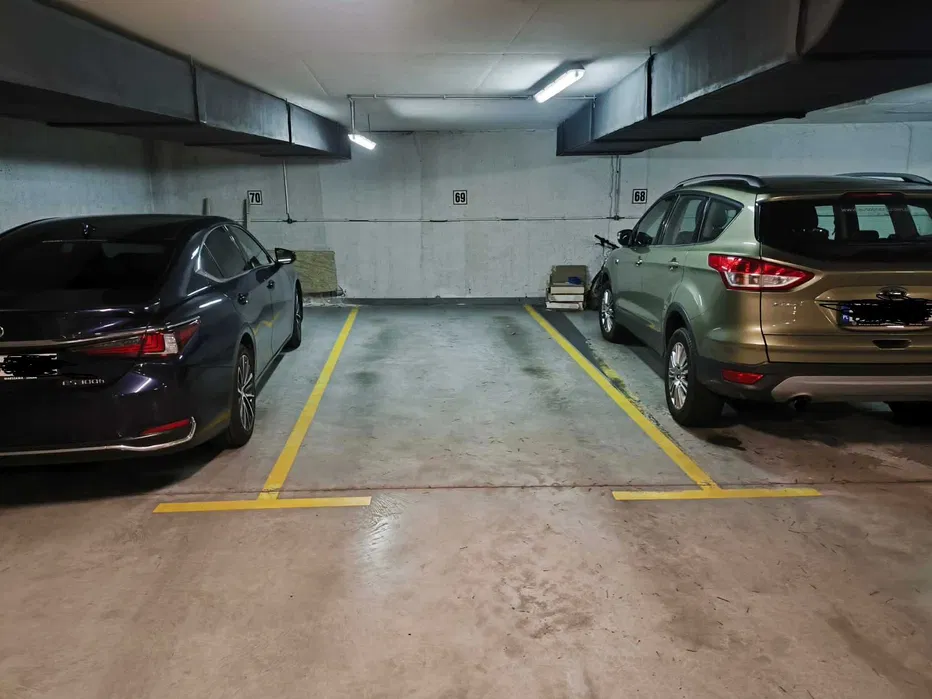 Wynajmę miejsce parkingowe Al. Bohaterów Września 3 200m od Blue City/CH Reduta — photo 1 of 2