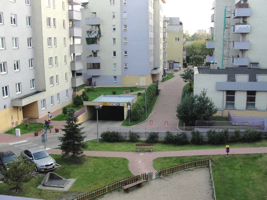 Miejsce postojowe w hali garażowej na Bemowie — photo 1 of 2