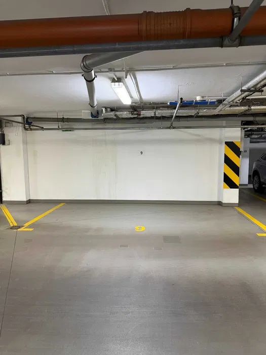 tanio parking w garazu podziemnym. powisle. ul tamka 16 — photo 1 of 3