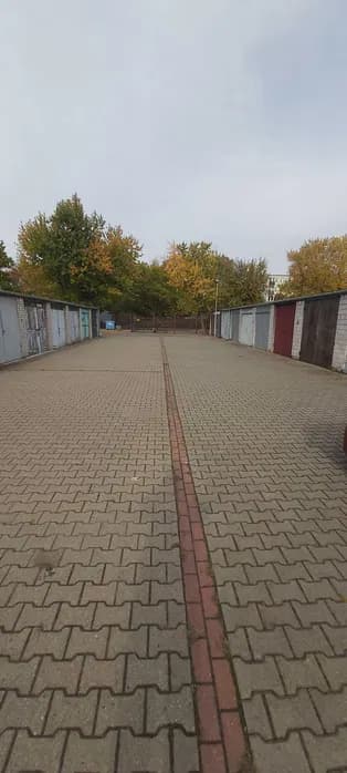 Garaz  Ursus  Teren  ogrodzony  monitoring  brama magazyn — photo 1 of 1