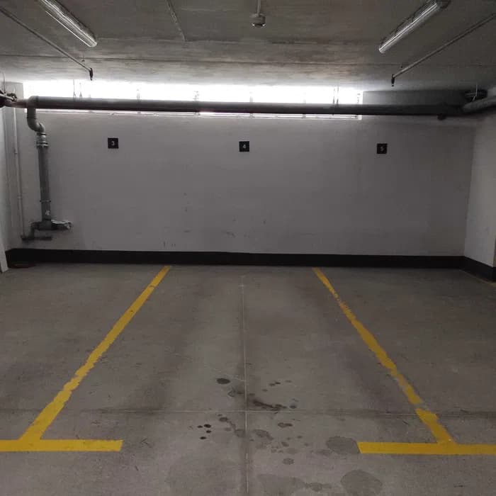 Miejsce parkingowe do wynajęcia — photo 1 of 2