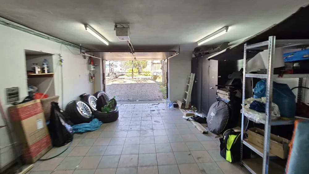 Garaż Magazyn Lokal 90m2  ogrzewany woda całe piętro w domu Białołęka Szczerbca — photo 1 of 4